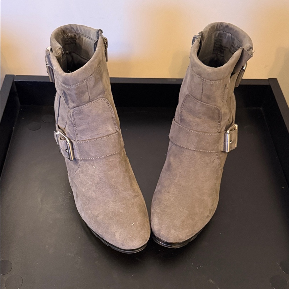 Women’s size 7 Elegant Gray Suede Leather Ankle Boots with Buckle Detail
